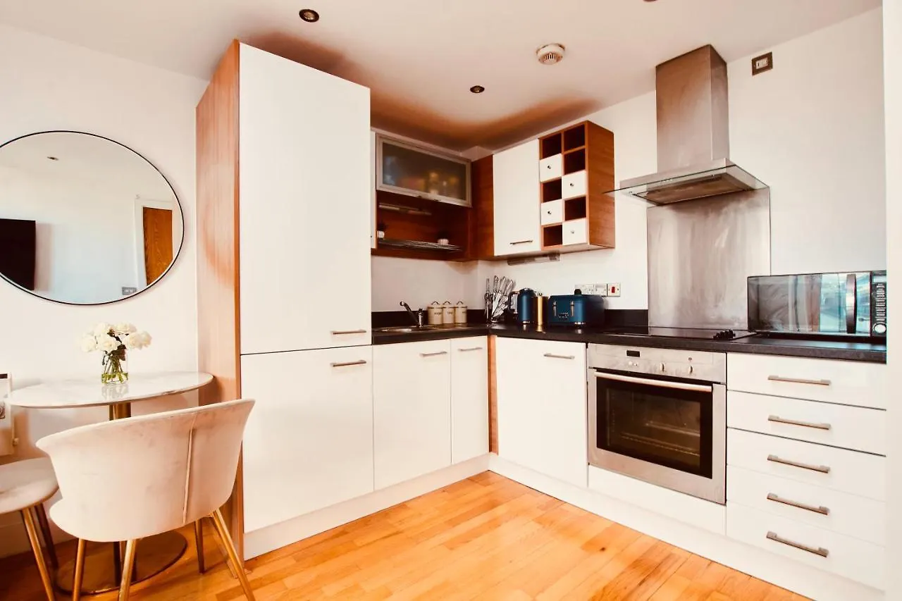 Primedoorstep King Deluxe City Centre Apt Balcony View& Free Parking! Leeds  Daire